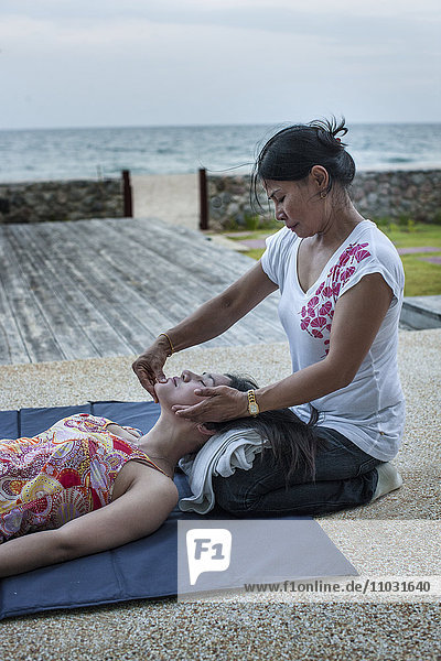 Frau bei Massage  Thailand