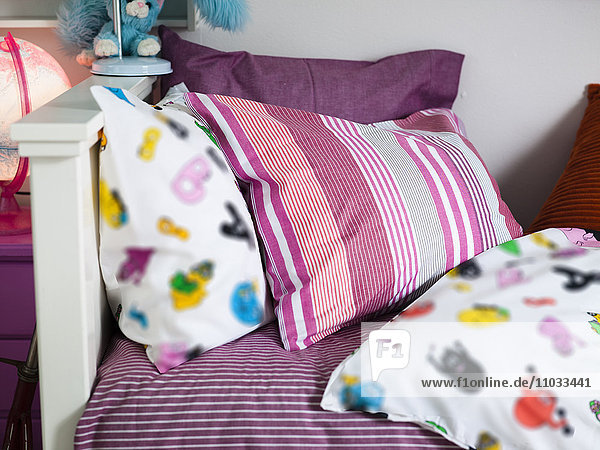 Anschnitt,Bauwerk,Bett,bunt,Close-up,Dekoration