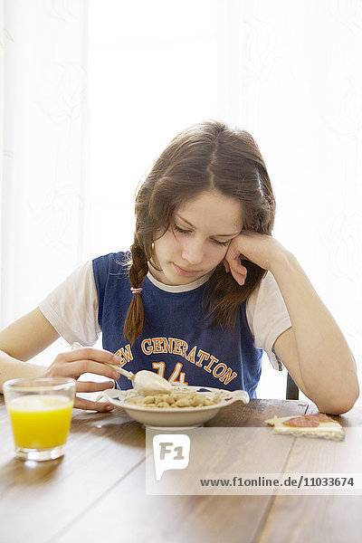 Teenager beim Frühstück.
