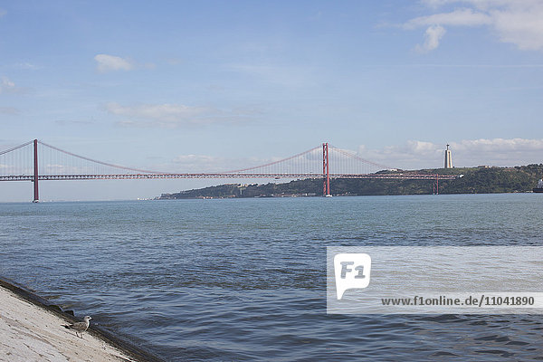 25 de Abril Brücke in Lissabon  Portugal
