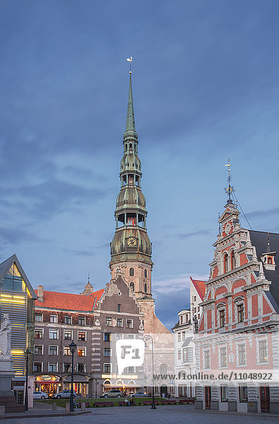 Verschnörkelte Gebäude im Stadtbild von Riga  Riga  Lettland