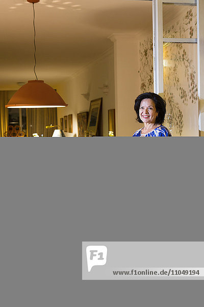 Caucasian woman smiling in dining room