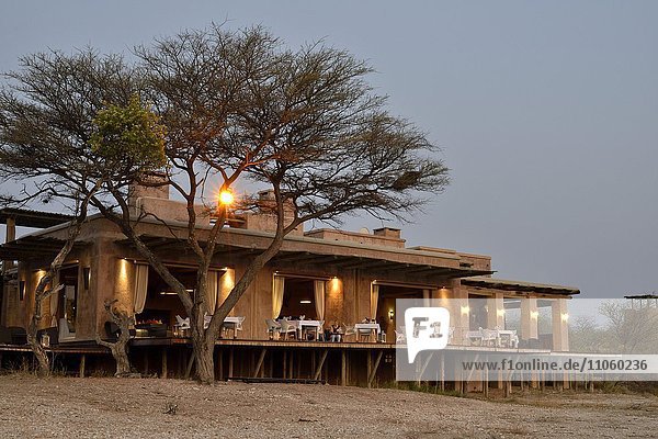 Onguma The Fort  Lodge in der Nähe Etosha-Nationalparks  Onguma Game Reserve  Namibia  Afrika
