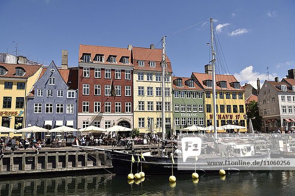 Colorful houses at canal  Nyhavn  Copenhagen  Denmark  Europe