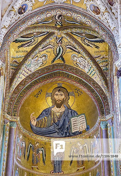 Byzantinisches Mosaik mit Christus als Pantokrator  Chor der Kathedrale Santissimo Salvatore  Dom von Cefalù  Normannendom  Cefalù  Provinz Palermo  Sizilien  Italien  Europa