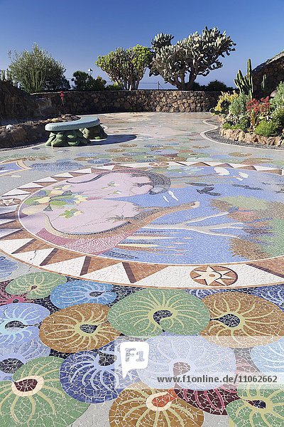 Bodenmosaik  Plaza de la Glorieta  gestaltet von Luis Morena  Las Manchas de Abajo  La Palma  Kanarische Inseln  Spanien  Europa