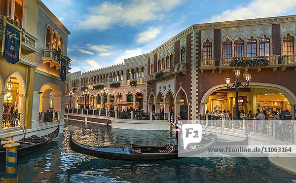 Tourists  replica of Venice  Venetian gondolas on canal  artificial sky  The Venetian Resort Hotel Casino  Las Vegas  Nevada  USA  North America