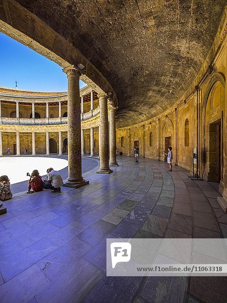 Innenhof Palast Karls V.  Palacio de Carlos  Granada  Alhambra  Andalusien  Spanien  Europa