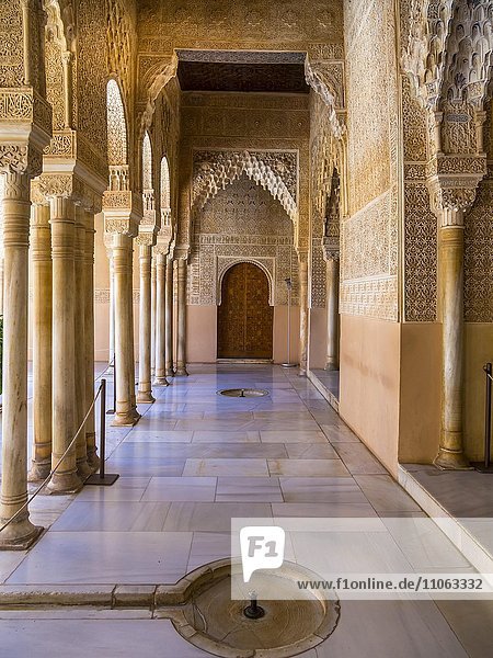 Arabesque Moorish architecture  Court of the Lions  Nasrid  Alhambra  Granada province  Andalucía  Spain  Europe