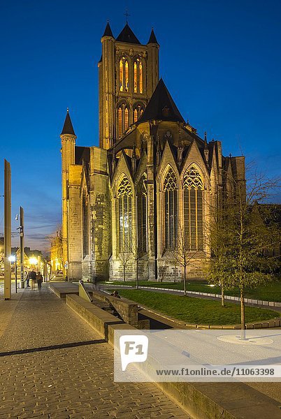 Sint Niklaaskerk  St. Nikolauskirche  Altstadt  Dämmerung  Gent  Flandern  Belgien  Europa