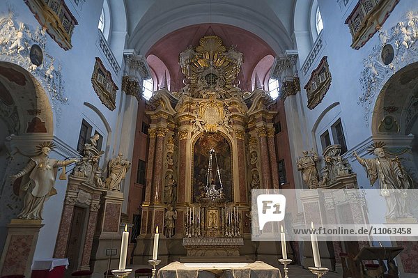Altarraum mit Hochaltar  Sankt Martin  Barock  17. Jhd.  Bamberg  Oberfranken  Bayern  Deutschland  Europa