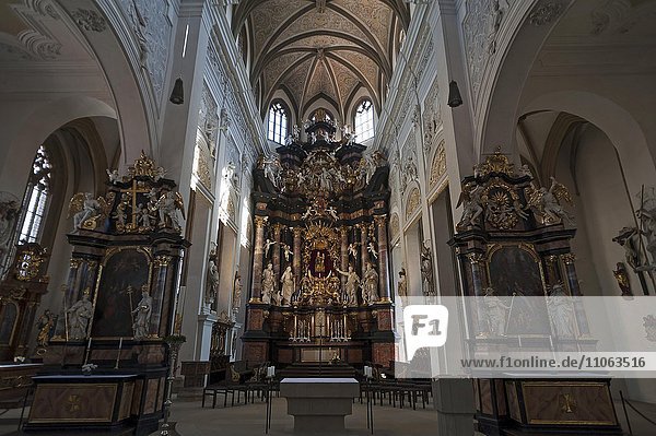 Innenraum mit Altar  barockisiert nach 1711  Obere Pfarre  auch Pfarrkirche zu Unserer Lieben Frau  Bamberg  Oberfranken  Bayern  Deutschland  Europa