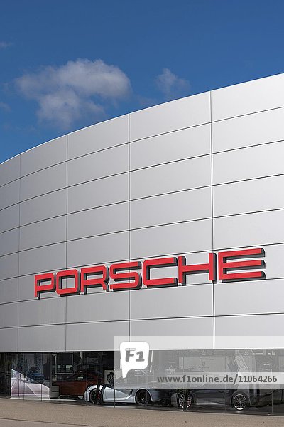 Porsche Zentrum  Porscheplatz  Zuffenhausen  Stuttgart  Baden-Württemberg  Deutschland  Europa