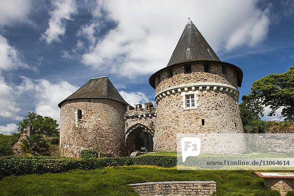 Tor zum Schloss Château de Champtoceaux  Departement Maine-et-Loire  Frankreich  Europa