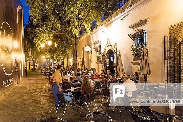 Straßencafe SegaZona in der Altstatdt Zona Colonial bei Nacht  Santo Domingo  Dominikanische Republik  Nordamerika