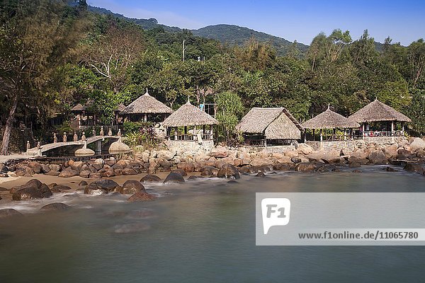 Bambushütten am Strand von Rangbeach  Danang oder Da nang  Provinz Quang Nam  Vietnam  Asien