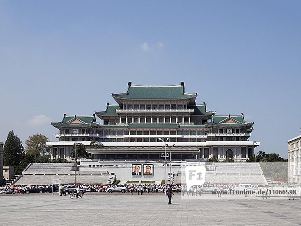 Studienhalle des Volkes am Kim il-sung Platz  Pjöngjang  Nordkorea  Asien