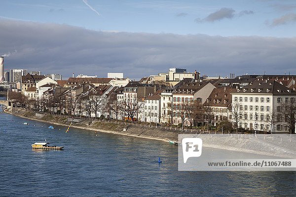 Ausblick auf Rheinpromenade und Münsterfähre  Oberer Rheinweg  Basel  Basel-Stadt  Schweiz  Europa