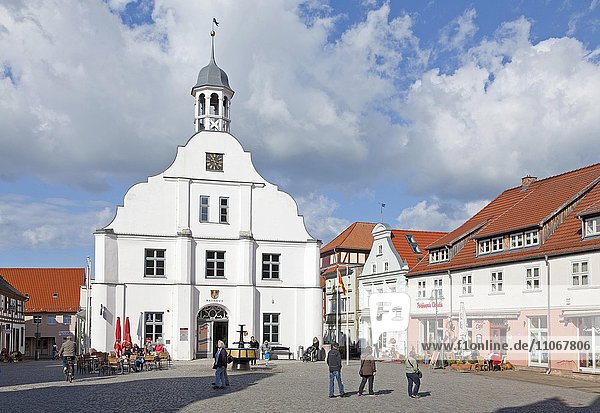 Rathaus am Marktplatz  Wolgast  Mecklenburg-Vorpommern  Deutschland  Europa