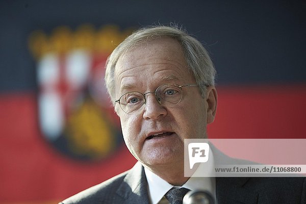 Der rheinland-pfälzische Justizminister Gerhard Robbers  SPD  Koblenz  Rheinland-Pfalz  Deutschland  Europa