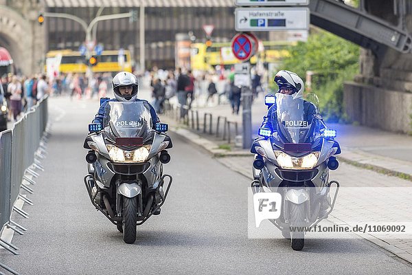 Polizei auf Motorrädern  Hamburg  Deutschland  Europa
