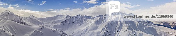 Piengkopf  hinten Großer Schafskopf  Plamorter Spitze und Bergkastelspitze  Nauders am Reschenpass  Tirol  Österreich  Europa