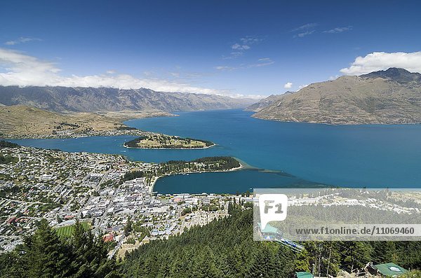 Queenstown and lake  Lake Wakatipu  Remarkables Otago mountains behind  Southern Province  New Zealand  Oceania