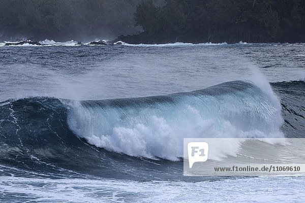 Meer  Welle  Gischt beim Strand Anse des Cascades bei Piton Sainte-Rose  La Réunion  Afrika