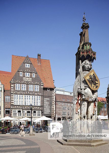 Bremer Roland  Rolandstatue auf dem Marktplatz  Altstadt  Wahrzeichen  Freie Hansestadt Bremen  Deutschland  Europa