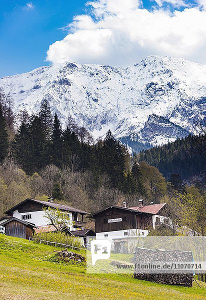 Wetterstein-Alm  schneebedeckte Alpen  Wettersteingebirge  Garmisch-Partenkirchen  Bayern  Deutschland  Europa