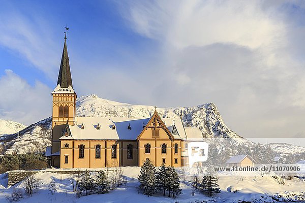 Vågan-Kirche  Lofotenkathedrale im Winter  Kabelvåg  Insel Austvågøya  Lofoten  Nordland  Norwegen  Europa