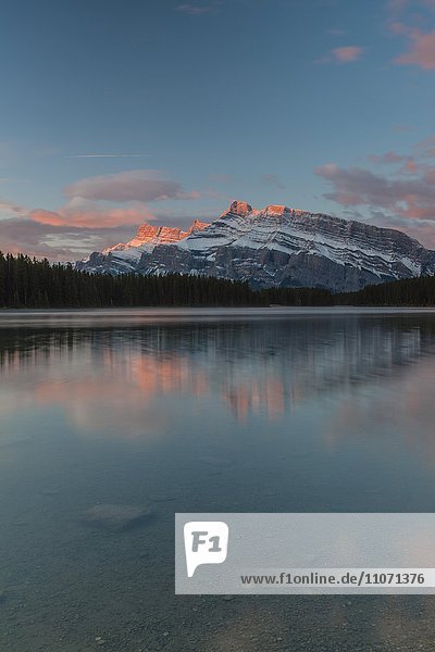 Two Jack Lake  Mount Rundle  Banff National Park  Canadian Rockies  Alberta Province  Canada  North America