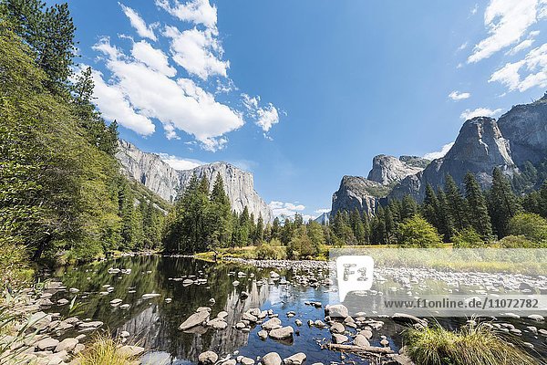 Valley View overlooking El Capitan and Merced River  Yosemite National Park  California  USA  North America