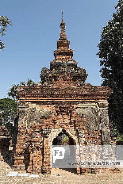 Stupa in Yadana Hsemee oder Yadana Hsimi  Pagodenkomplex  Inwa  Myanmar  Asien