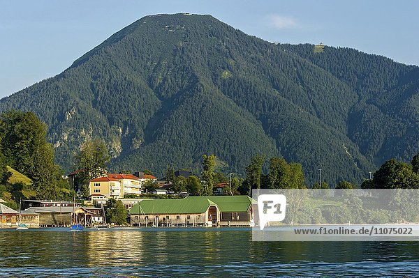 Tegernsee with boathouses  city Tegernsee  Mount Wallberg in Mangfall mountains  Bavarian Prealps  Upper Bavaria  Bavaria  Germany  Europe