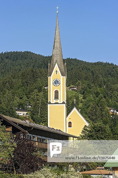 Kirche St. Sixtus  Markt Schliersee  Oberbayern  Bayern  Deutschland  Europa