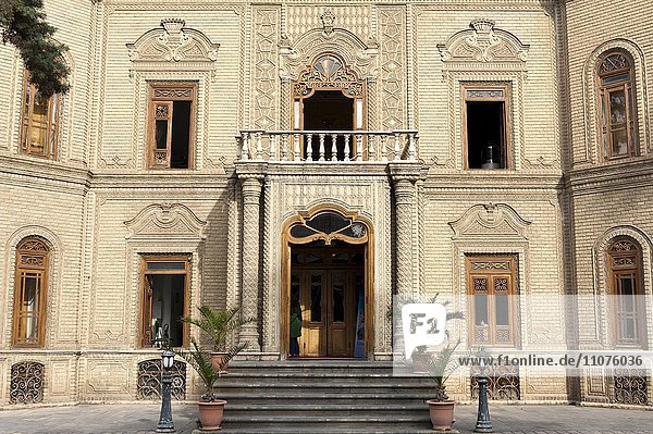 Eingang  ?bgineh Museum  Iranisches Museum für Glas und Keramik  Teheran  Iran