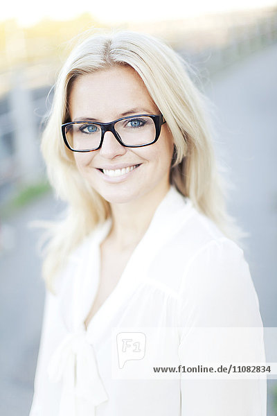 Portrait of young smiling woman wearing glasses