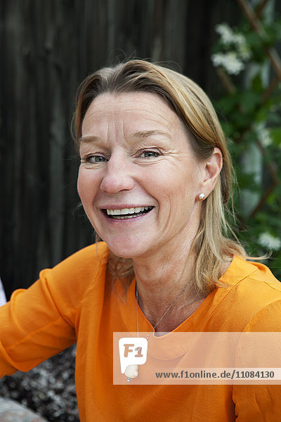Porträt einer lächelnden reifen Frau  Schweden