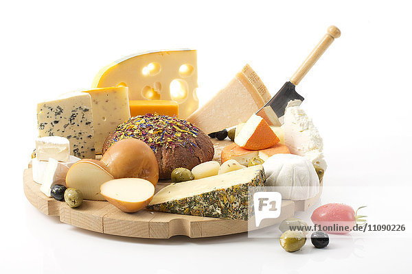 Käseplatte mit verschiedenen Käsesorten