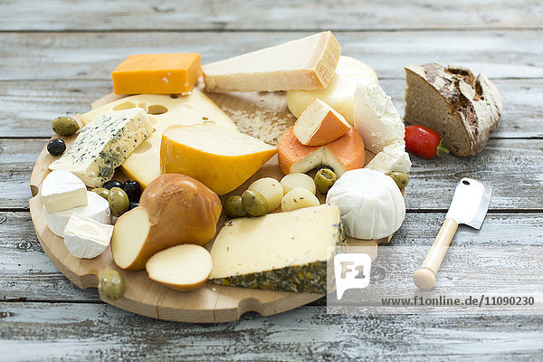 Käseplatte mit verschiedenen Käsesorten