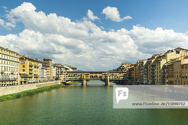 Italien  Florenz  Blick auf Ponte Vecchio