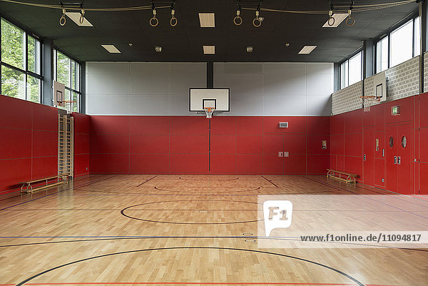Abwesenheit,Architektur,aufhängen,Basketball,Basketball-Spielball,Basketballkorb