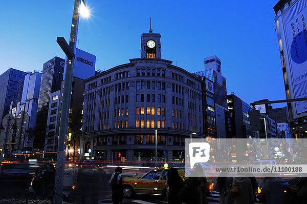 Dunkle Ginza aufgrund von Stromeinsparungen  Chuo Ward  Präfektur Tokio  Honshu  Japan