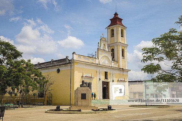 Parque Maceo  Iglesia de Nuestra Senora de la Caridad  Sancti Spiritus  Provinz Sancti Spiritus  Kuba  Westindien  Karibik  Mittelamerika