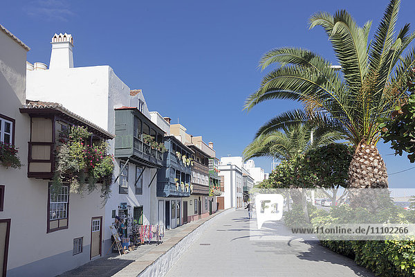 Los Balcones  traditionelle Häuser mit Holzbalkonen  Avenida Maritima  Santa Cruz de la Palma  La Palma  Kanarische Inseln  Spanien  Europa
