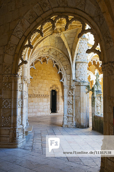 Manuelinische Ornamente im Kreuzgang des Mosteiro dos Jeronimos (Kloster der Hieronymiten)  UNESCO-Weltkulturerbe  Belem  Lissabon  Portugal  Europa