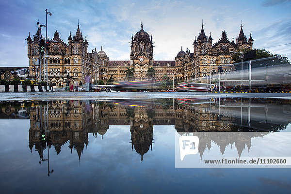 Chhatrapati Shivaji Terminus (Victoria Terminus)  UNESCO-Weltkulturerbe  historischer  von den Briten erbauter Bahnhof. Mumbai (Bombay)  Maharashtra  Indien  Asien