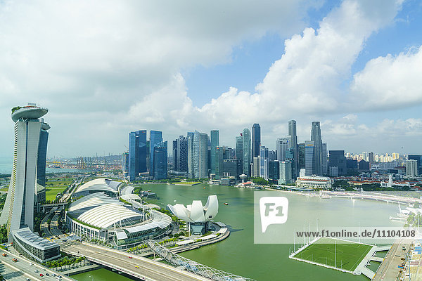 Die Türme des Central Business District und der Marina Bay am Morgen  Singapur  Südostasien  Asien