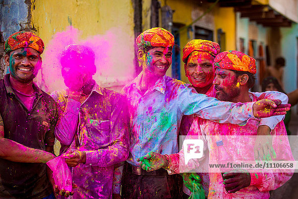 Men throwing colored pigment  Holi Festival  Vrindavan  Uttar Pradesh  India  Asia